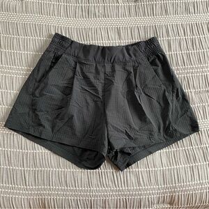 Athleta Textured Brooklyn Short Black Sz 2 Travel Athleisure Summer